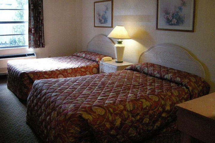 Room 6 of 25