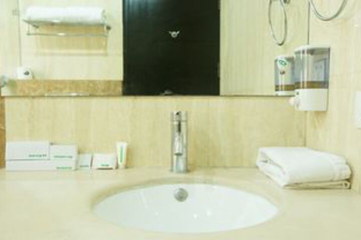 Room 2 of 20