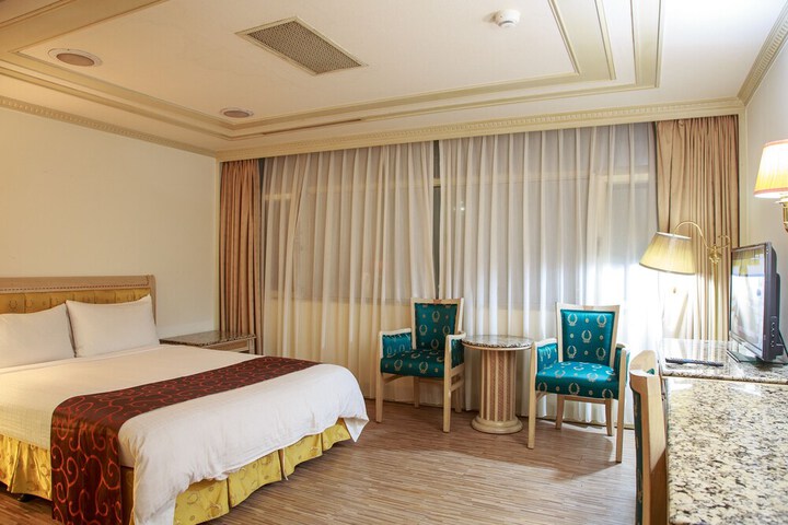 Room 13 of 35