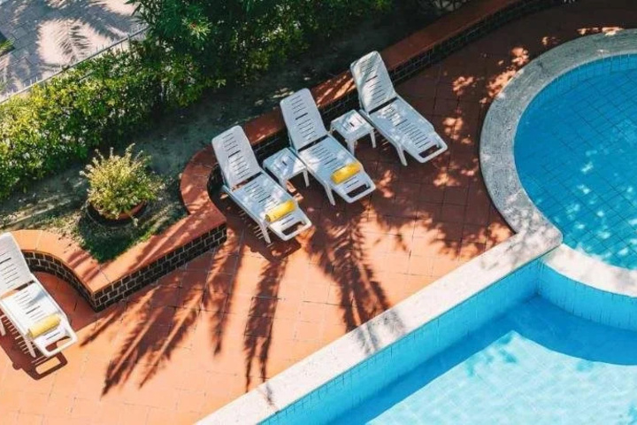 Pool 12 of 20