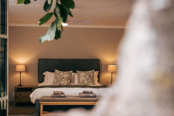 Room 15 of 242