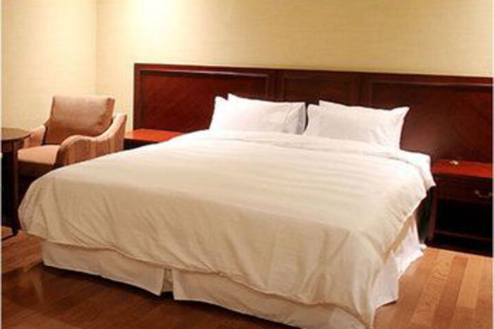 Room 3 of 9