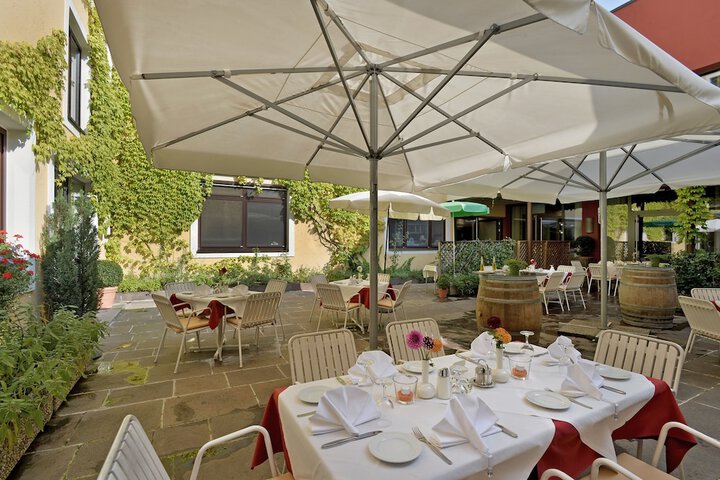 Dining 69 of 77