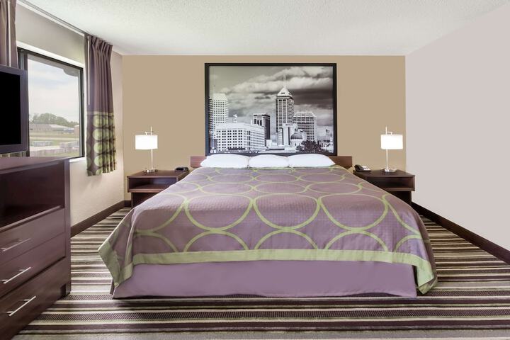 1 King Bed (10 of 16)