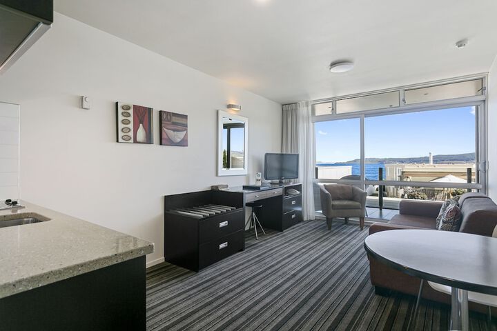Room 34 of 200