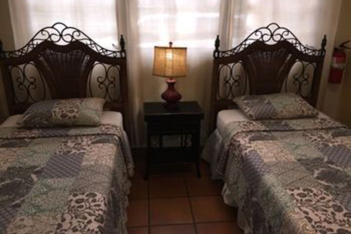 Room 17 of 38