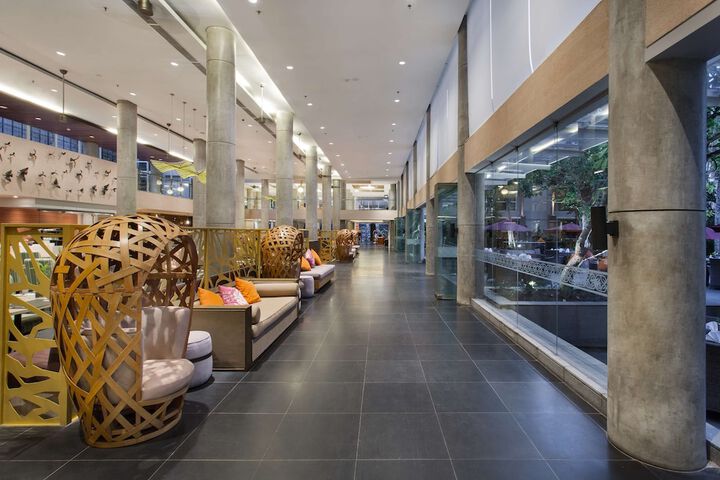 Entrance & Lobby