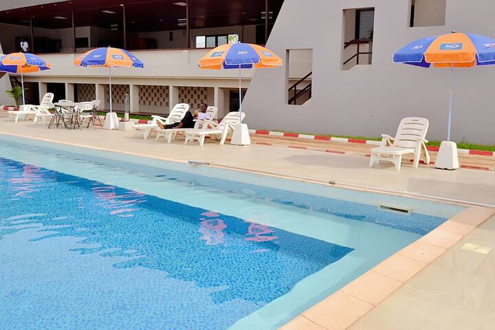 Pool 24 of 32