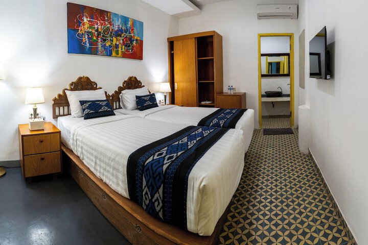 Room 6 of 30
