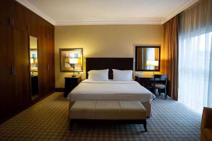 Room 26 of 100
