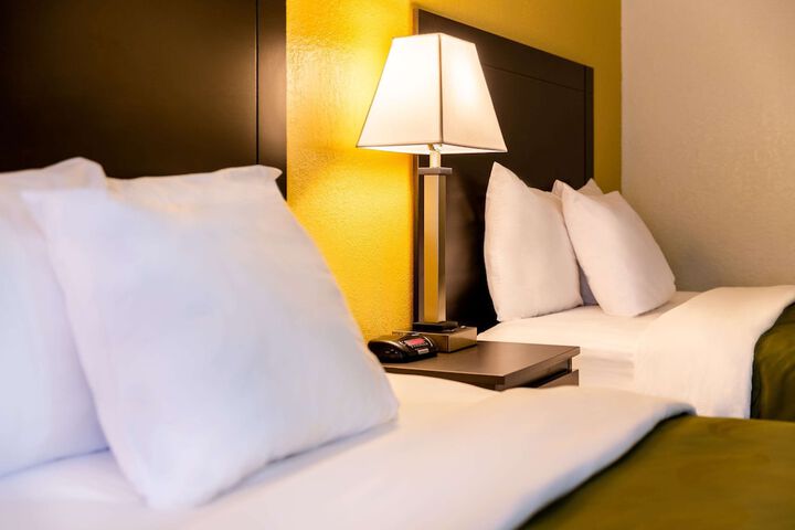 2 Double Beds (9 of 18)