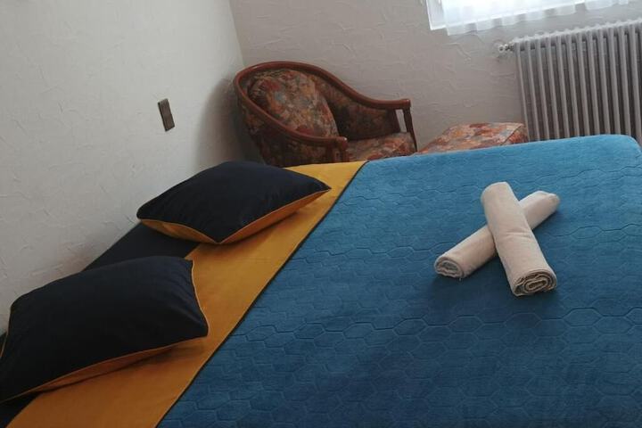 Room 3 of 33