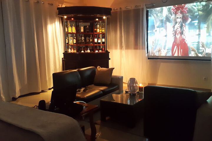 Room 8 of 19