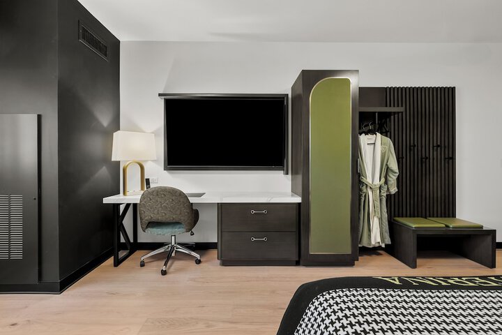 Room 18 of 52
