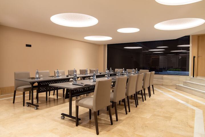 Business Center 44 of 45