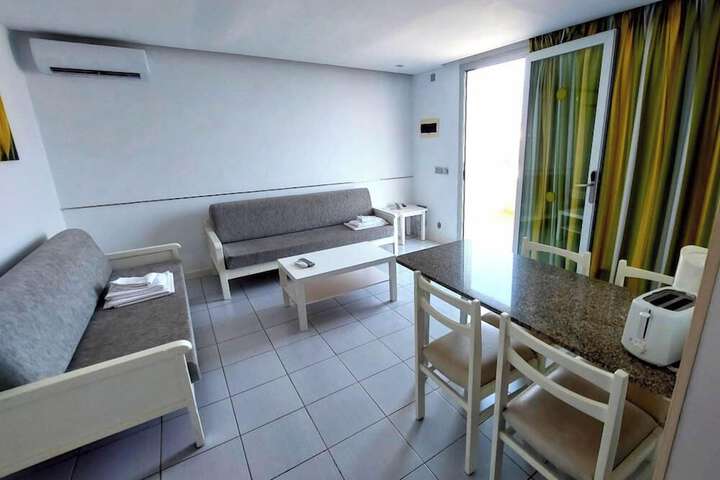 Room 36 of 179