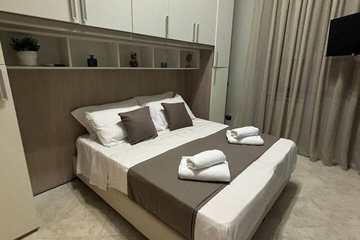 Room 6 of 25