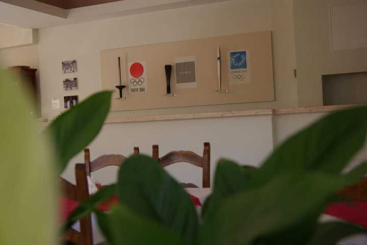 Lounge 23 of 42