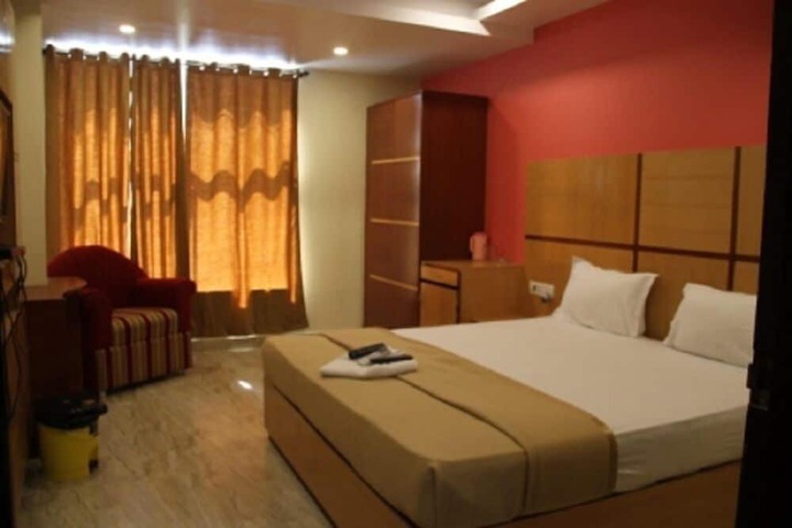 Room 9 of 10