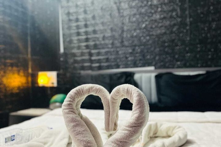 Room 10 of 18