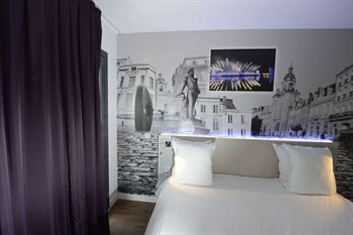 Room 25 of 40