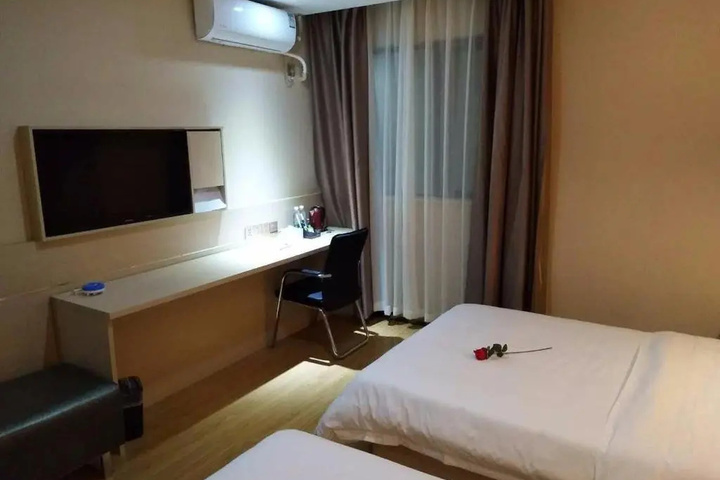 Room 5 of 14
