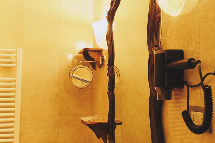 Room 15 of 23