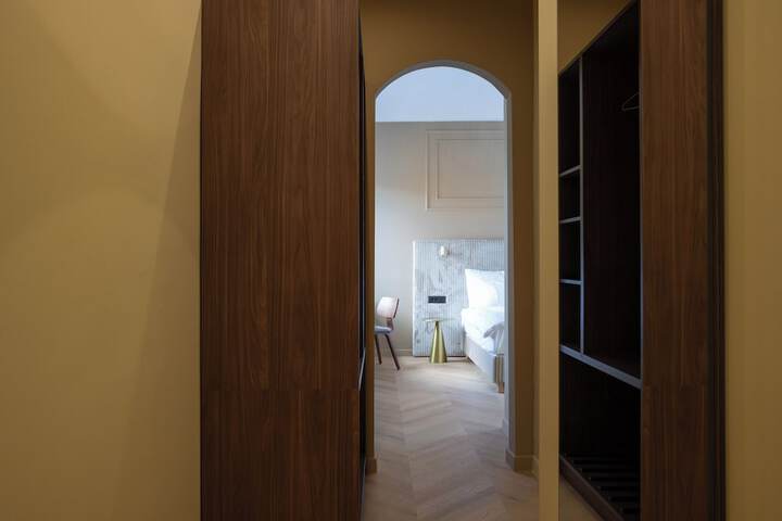 Room 70 of 153
