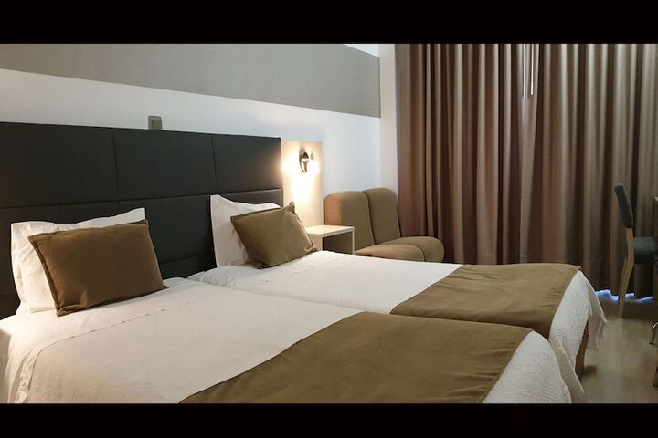Room 7 of 83