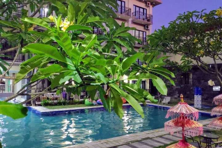 Hotel Pool