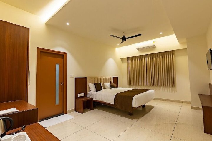 Room 7 of 14