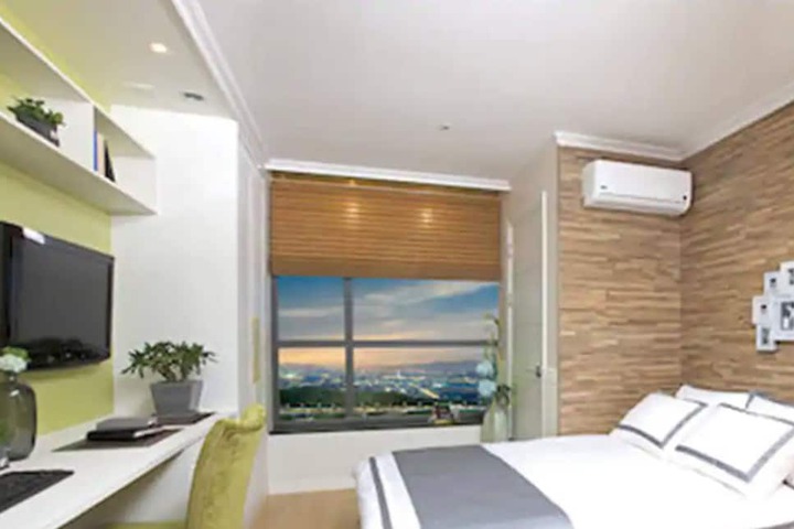 Room 18 of 28