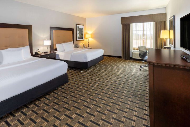2 Queen Beds Accessible (7 of 12)