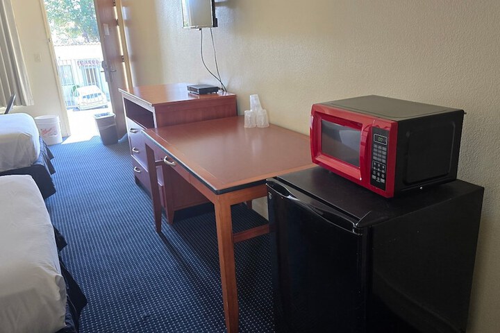 Room 9 of 13