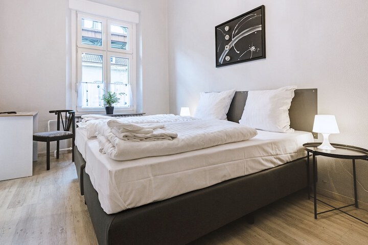 Room 2 of 40