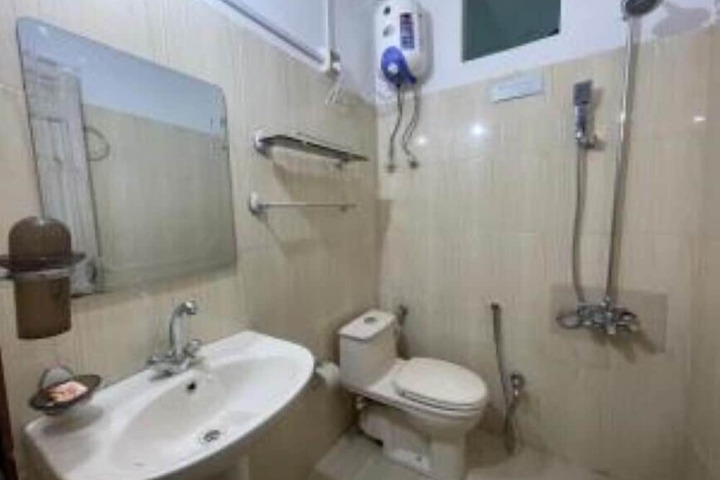 Room 9 of 14