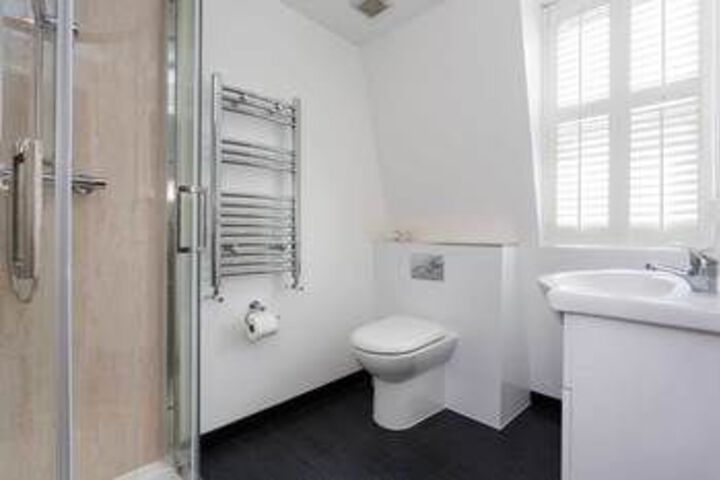 Room 4 of 25