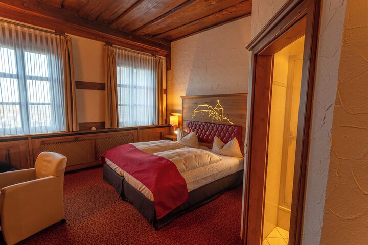 Room 32 of 146