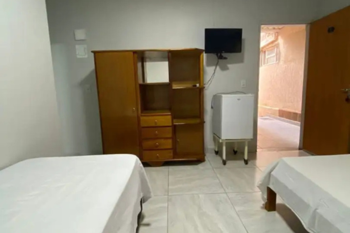 Room 4 of 9