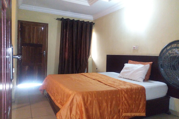 Room 10 of 11