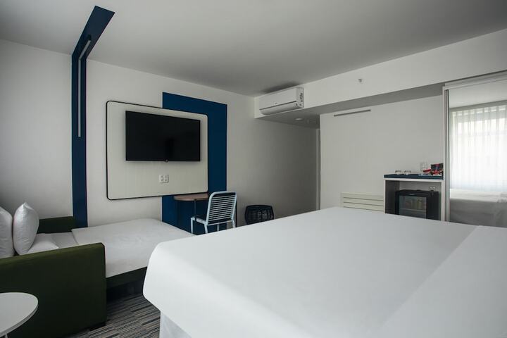 Room 12 of 117