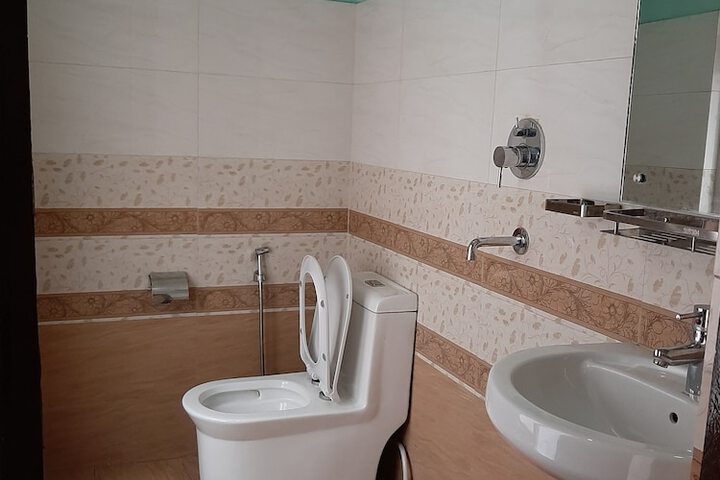 Room 13 of 18