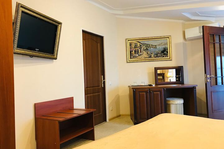 Room 12 of 73