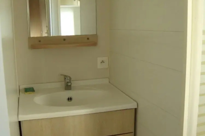 Room 7 of 12