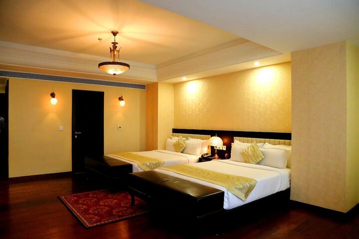 Room 4 of 6