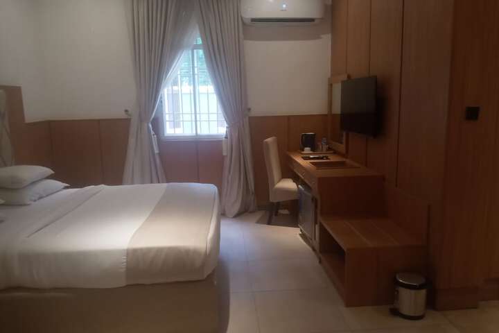 Room 3 of 18