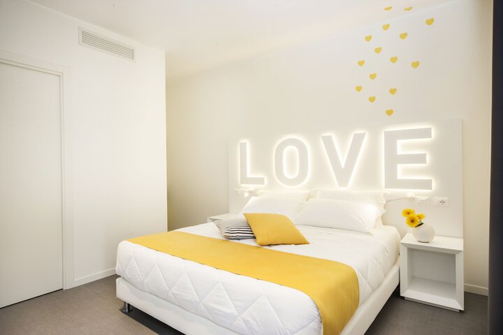Room 25 of 57