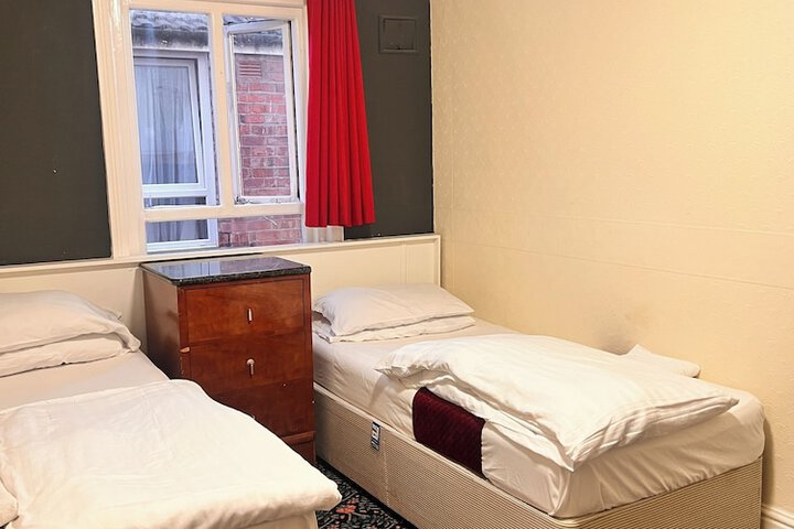 Room 8 of 21