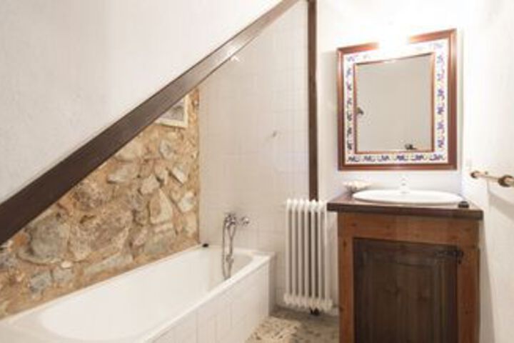 Room 2 of 27