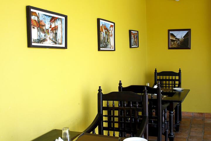 Dining 16 of 26